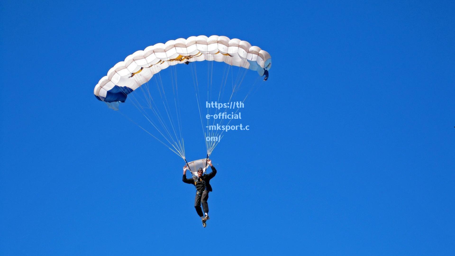 拉塞尔心脏突发不适紧急送医引关注 经全面检查后确认无恙健康出院